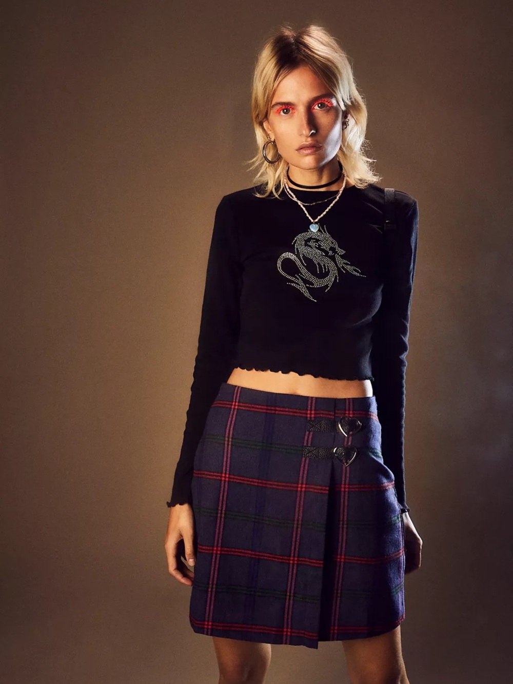 Urban Outfitters Black Crewneck Sweater Rhinestone Dragon Lettuce-Edge Tee